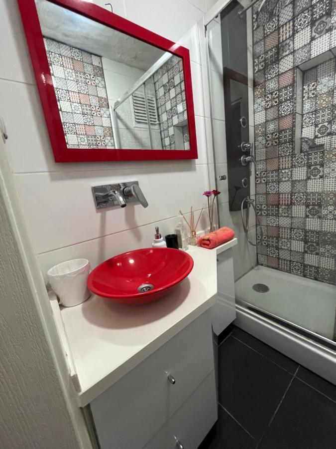 이스탄불 Centrally Located, 2+1 House In Taksim, Cihangir 아파트 외부 사진